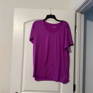 be inspired V-Neck Short Sleeve Top in Bright Magenta